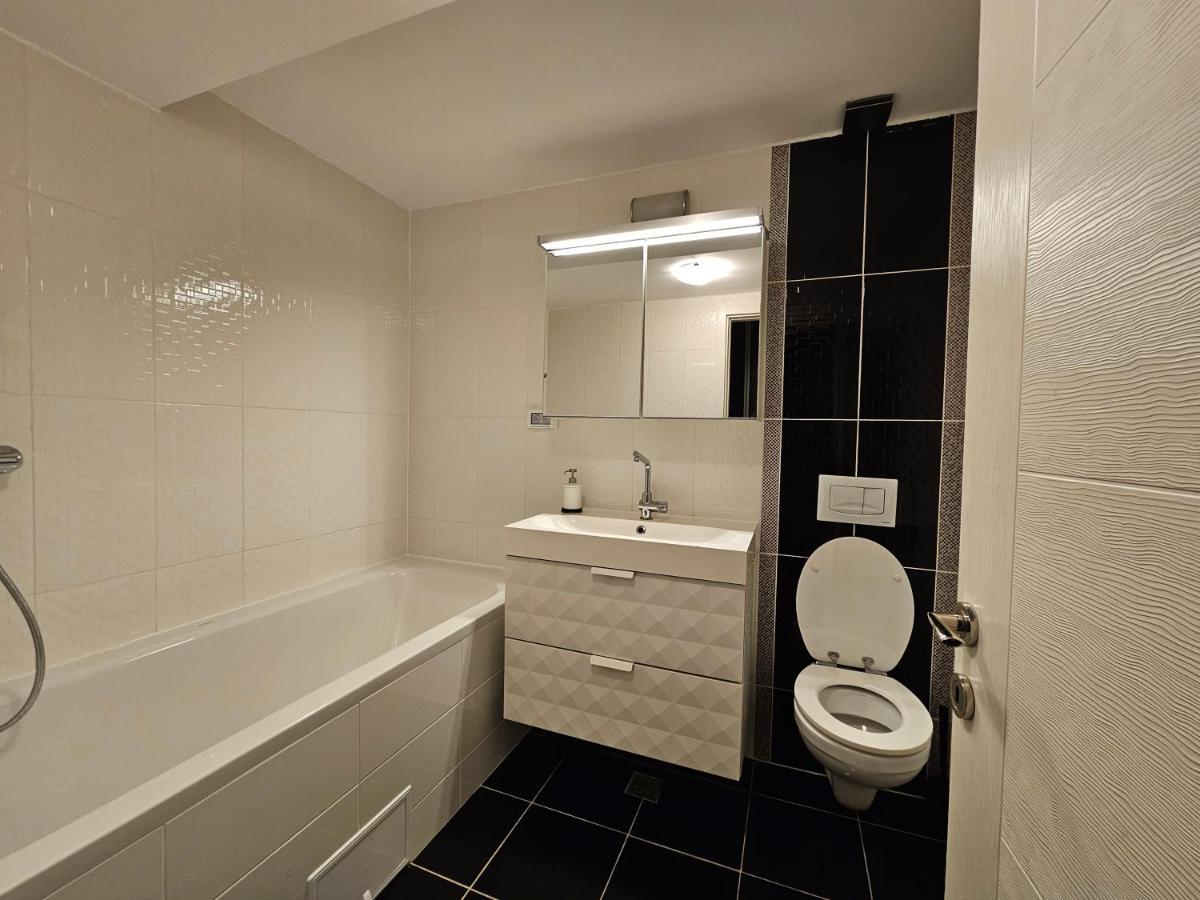 Manolaire Airport Residence Otopeni Exteriér fotografie